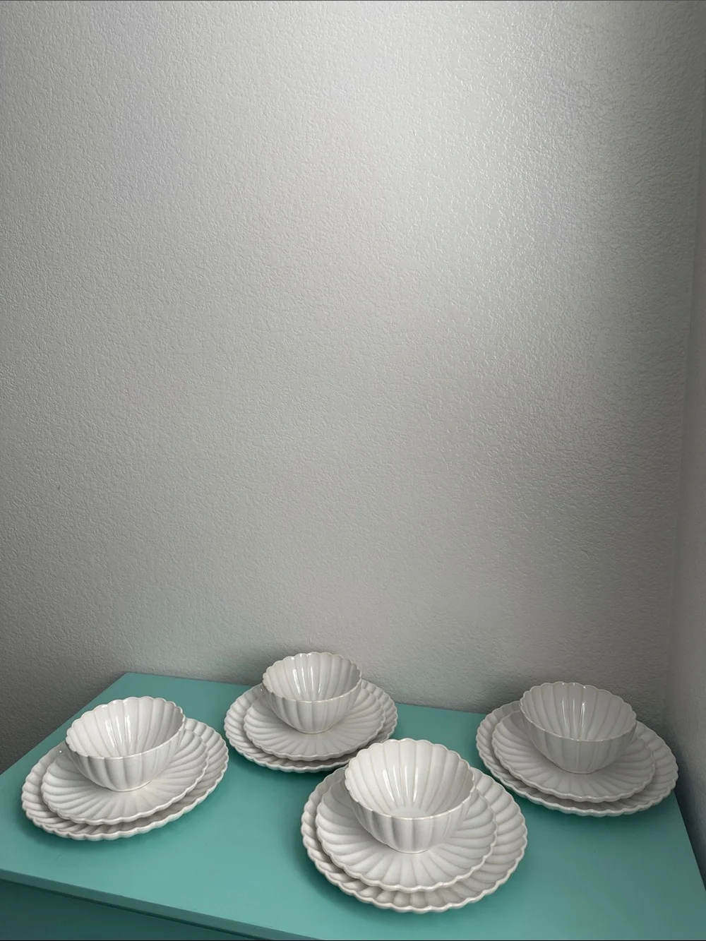 The Pioneer Woman Colette 12-Piece Stoneware Dinnerware Set in Cream-brand new